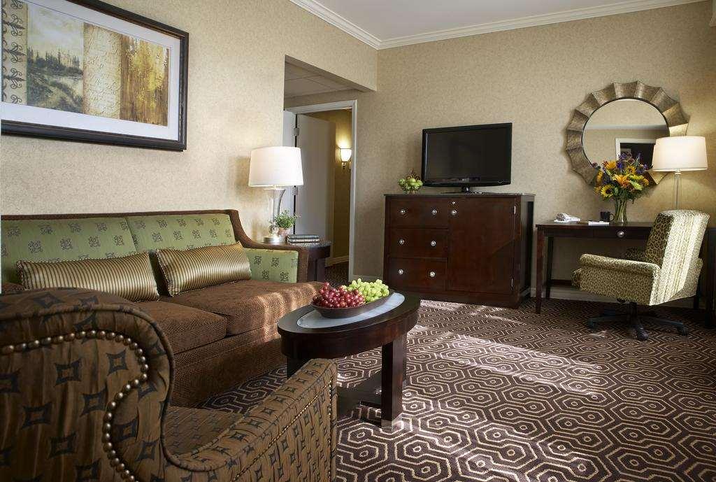 Hotel Julien Dubuque Habitación foto